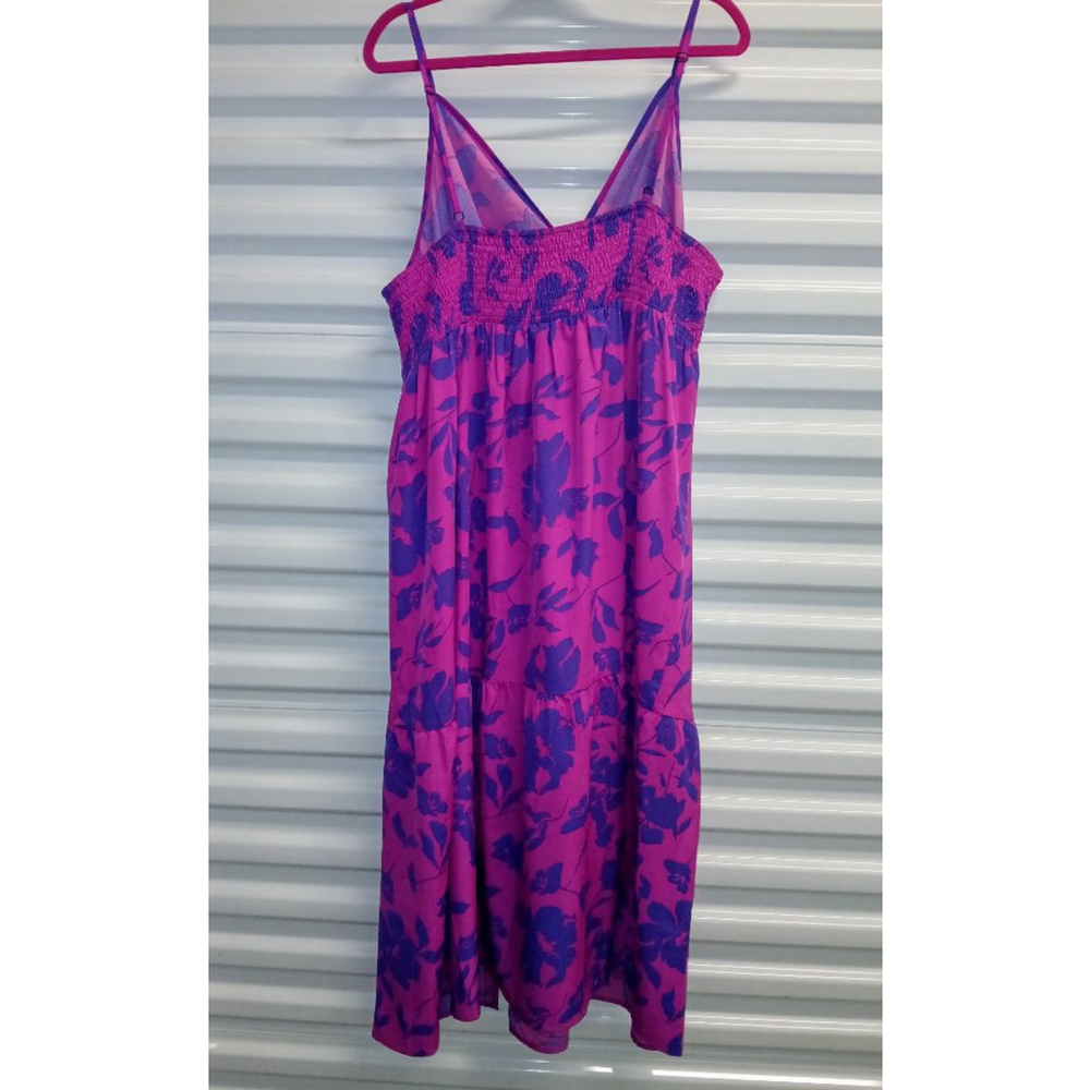 Lightweight and Chic: Pink Blueish Floral Midi Dress with Adjustable Straps - Picture 6 of 11